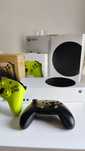 Xbox series s + dwa pady