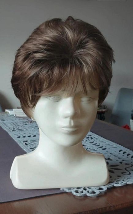 Peruka damska stylowa