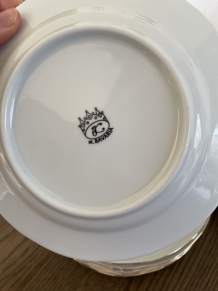 Zastawa karolina 18 elementów złota linia biała porcelana