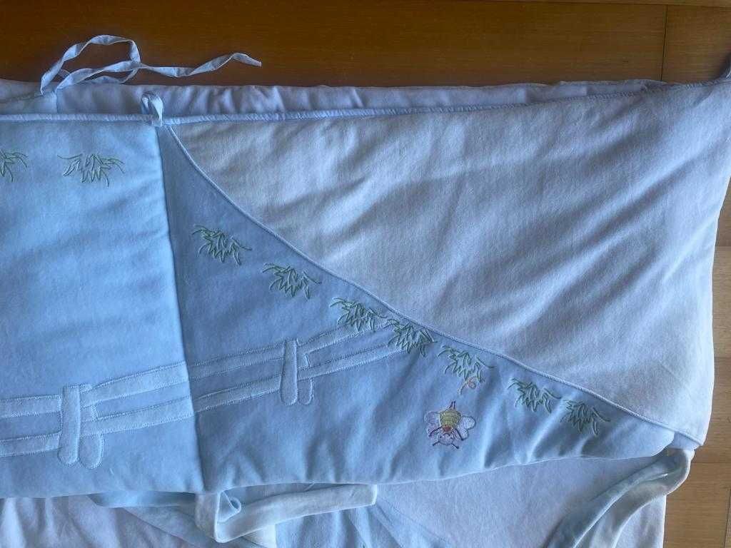 Conjunto azul para cama de grades