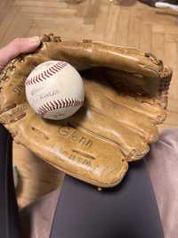 Бита, рукавиця для бейсболу