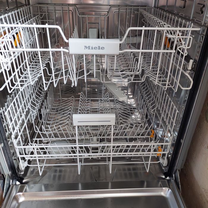 продам посудомийну машину Miele G 6100 i