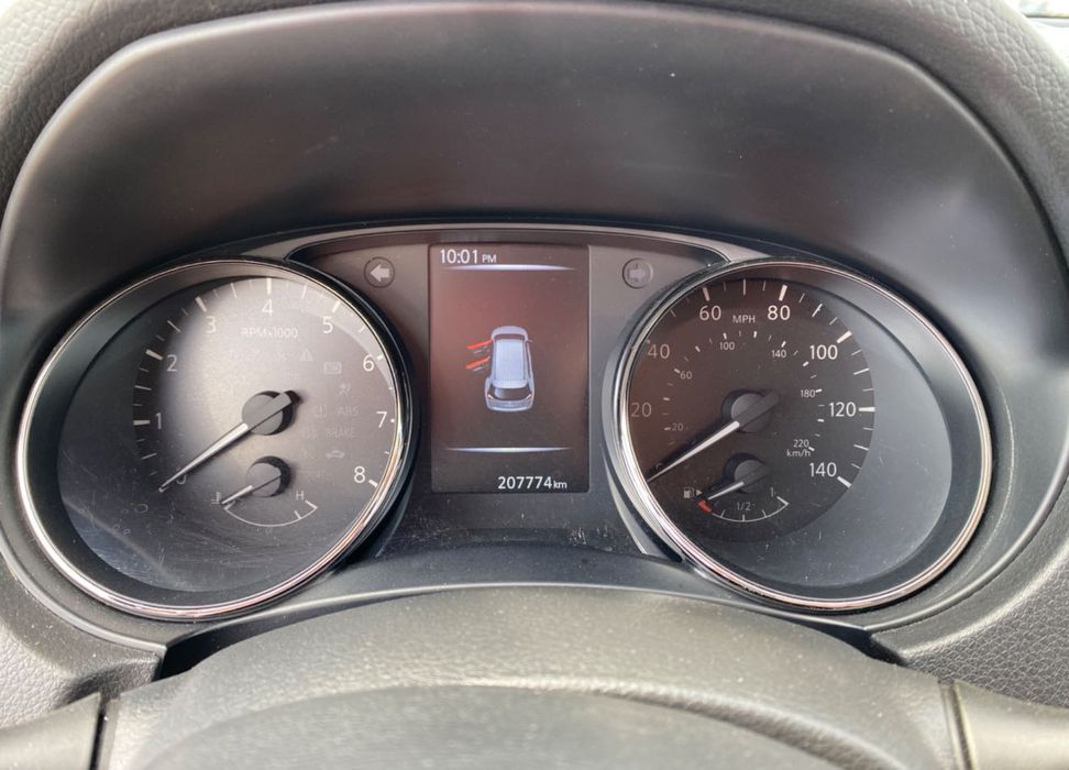 Автомобиль Nissan Rogue