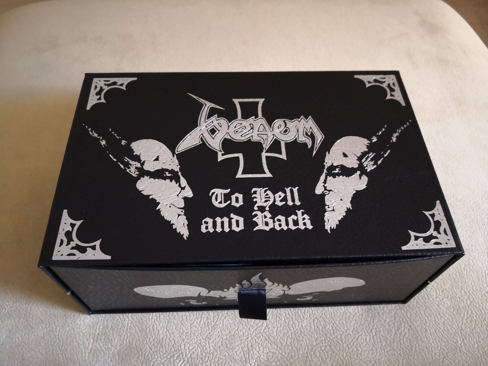 Tape box Venom To hell and back kasety