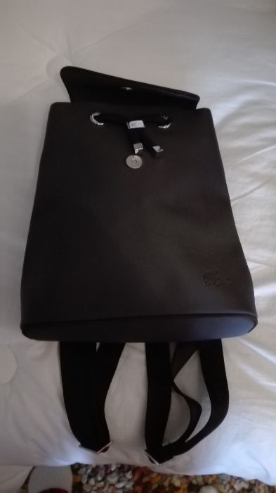 Mochila Lacoste azul marinho