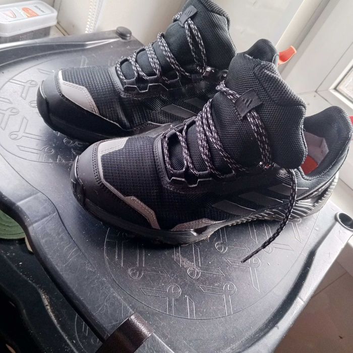 Кросівки зима в хорошому стані