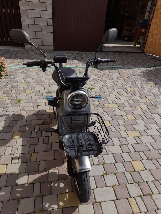 Продам елекроскутер кросер CR1