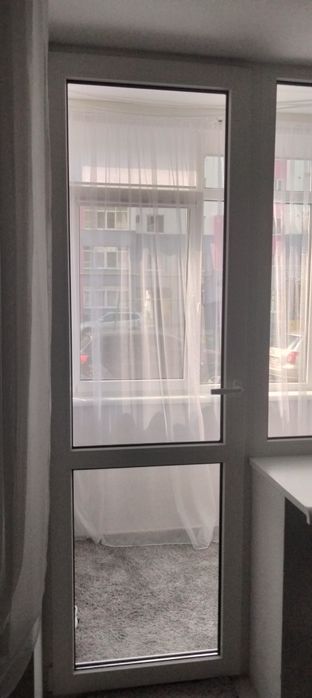 Балконні двері, вікно, підвіконня