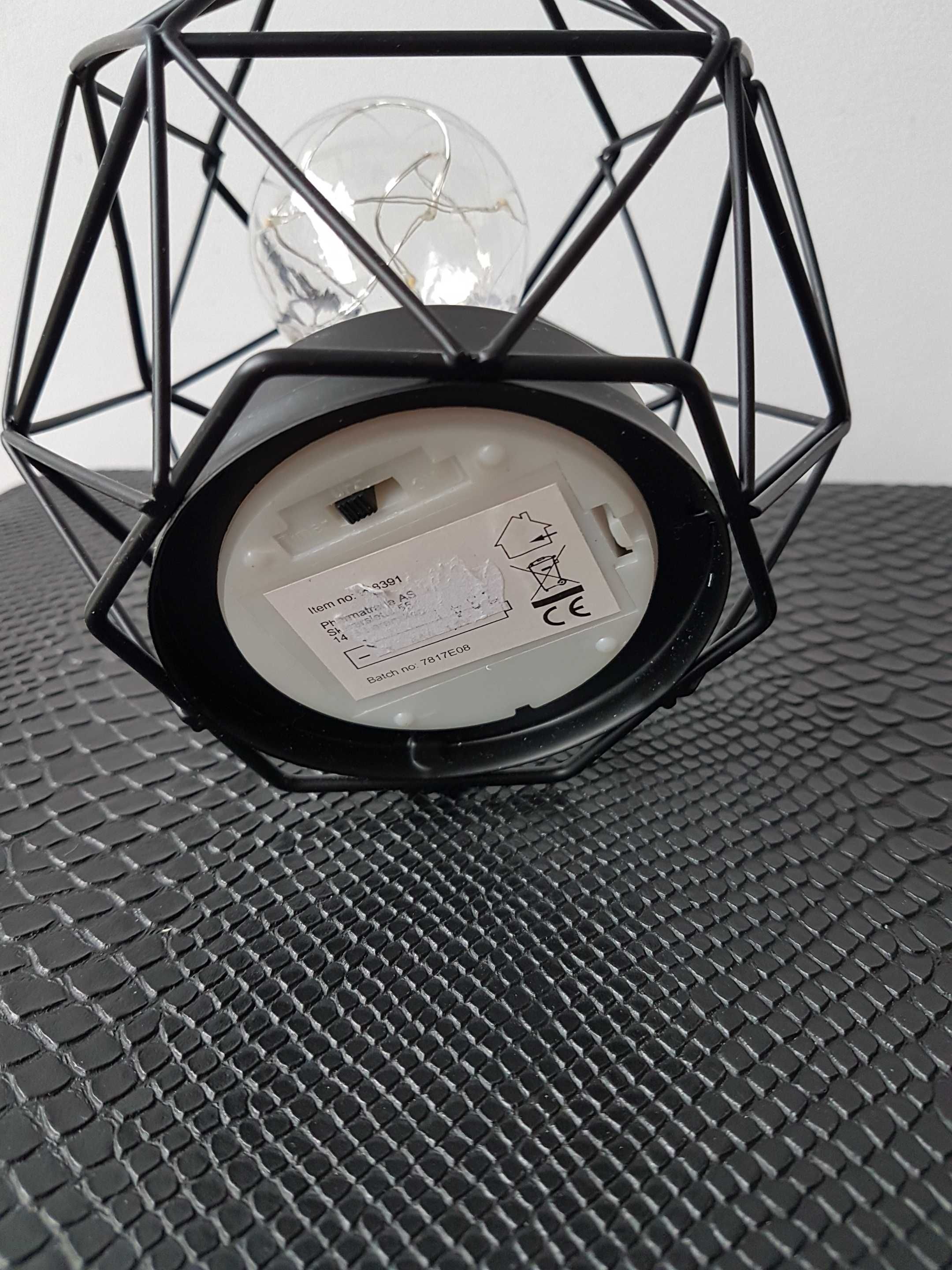 Nowoczesna lampka stołowa LED lampion metal na baterie skandynawska