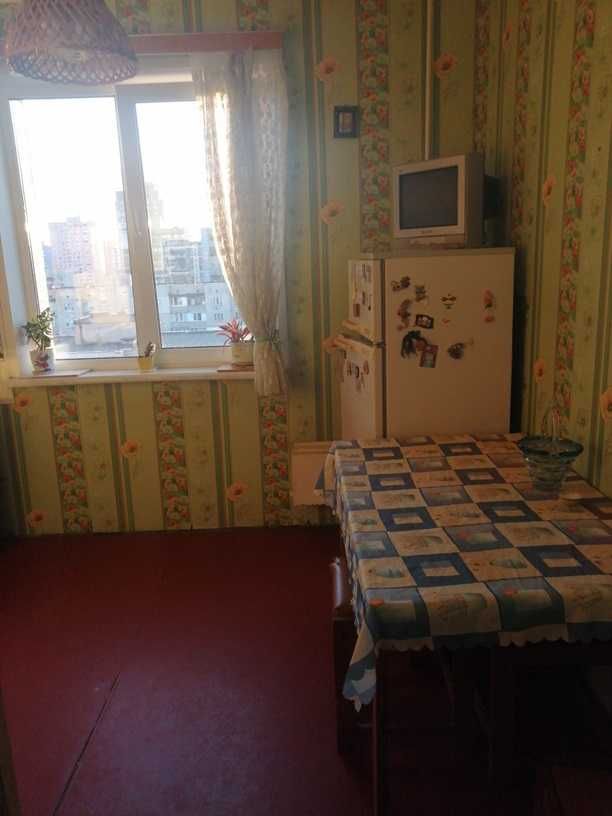 3к роздільна 72 кв.м з холом Троєщина Милославська 3а будинок у дворі