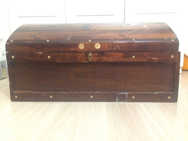 Kufer piracki z wiekiem (skrzynia drewniana) - duży, masywny 77x60x39