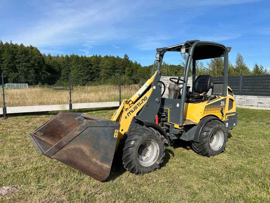 Ładowarka przegubowa Mustang AL 306 miniładowarka