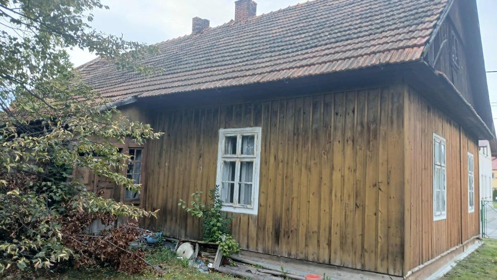 Stary dom drewniany do rozbiórki