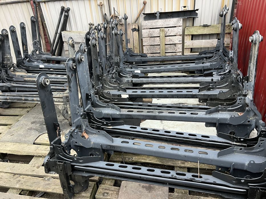 В наявності 50 шт.Передня і Задня балка,пружини,фаркоп Vivaro, Trafic.