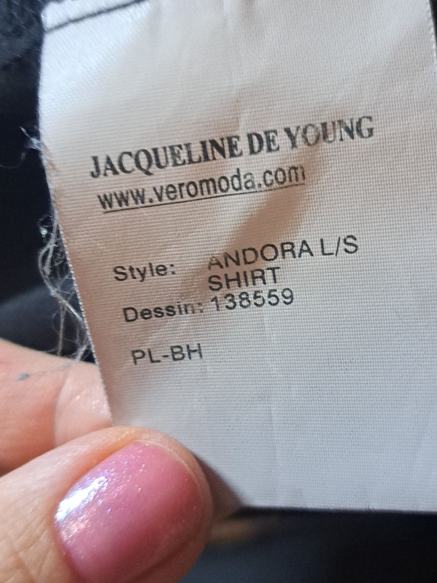 Czarna elegancka koszula damska z żabotem falbany, Jacqueline de Young