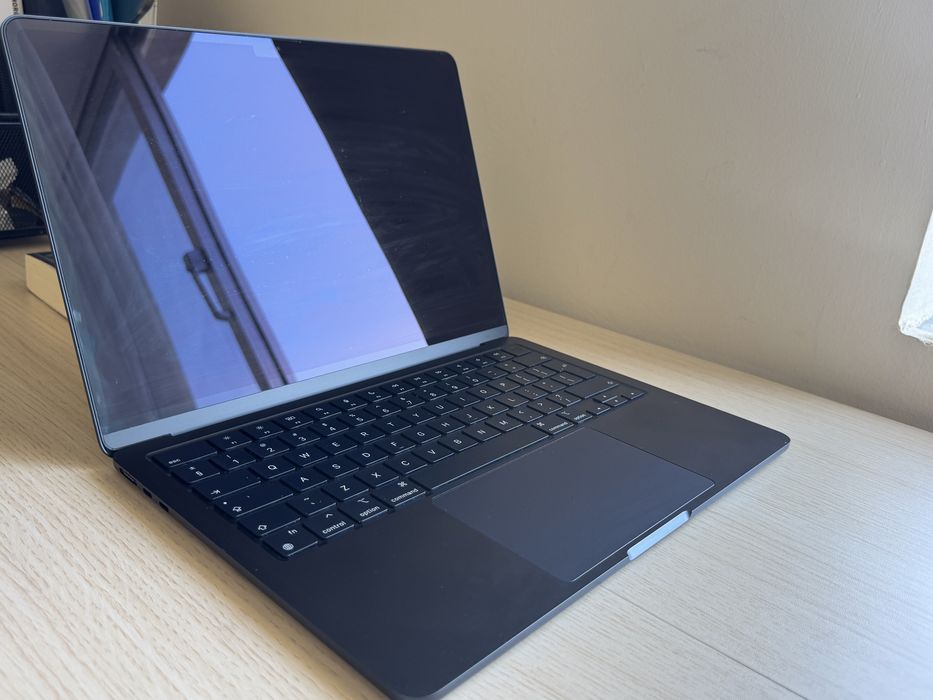 MacBook Air M2 (2022) - 256GB SSD / 8GB RAM - Como Novo - €790