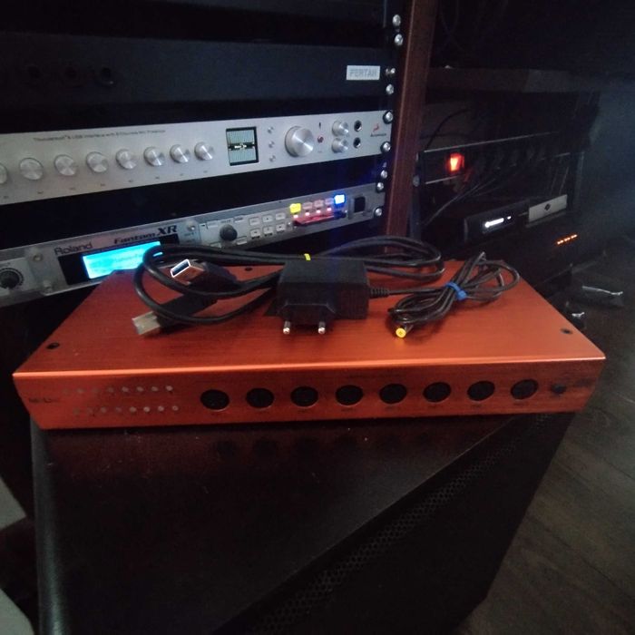 ESI M8U eX - 16 professional MIDI ports + HUB USB 3.0