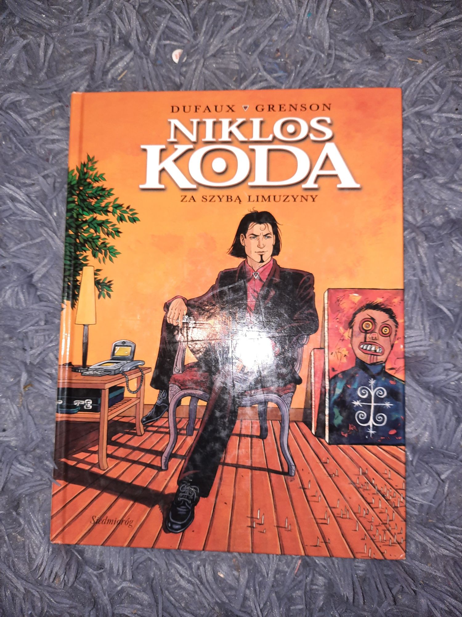 komiks Niklos Koda za szyba limuzyny