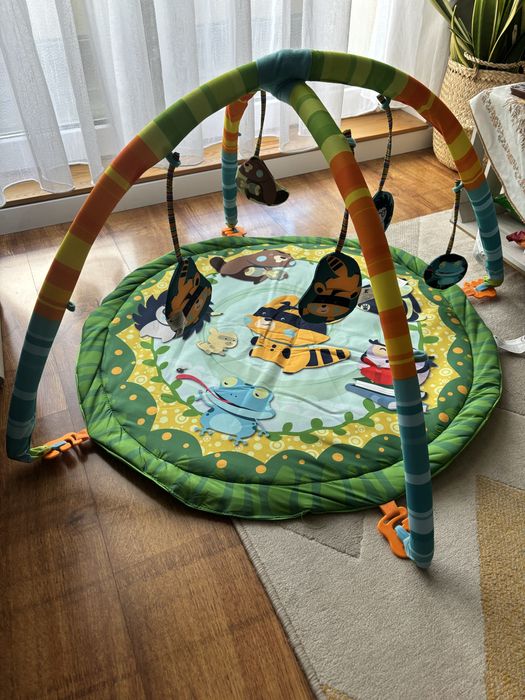 Mata edukacyjna z pałąkami dla niemowląt 0+