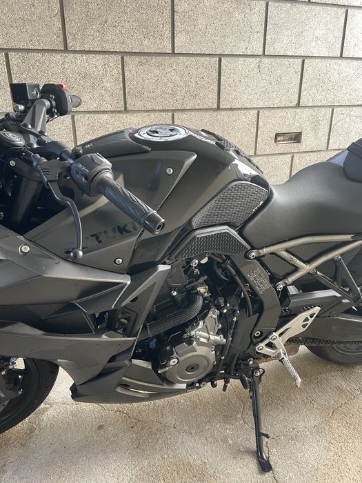 Suzuki GSX8R 2025 - Poucos kms!!