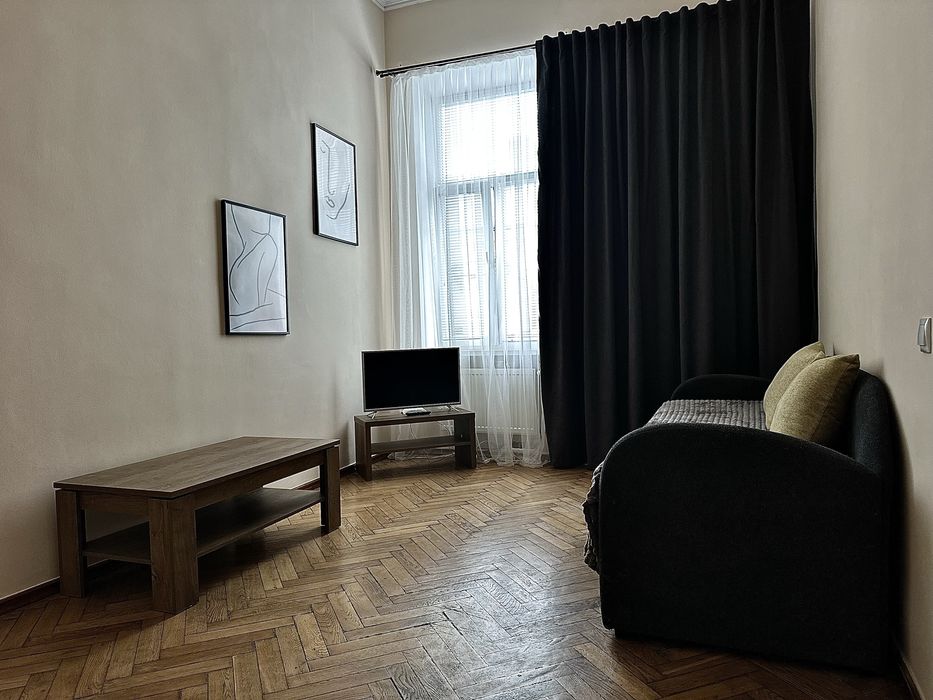 2 к квартира, подобово, Площа Филармоніі, самозаселення