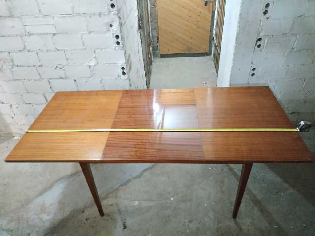 Stół rozkładany 120 x 80 cm, rozłożony 180 x 80 cm.