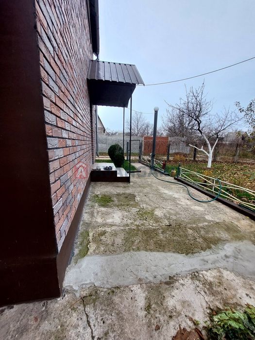 Заміський будиночок поряд із містом