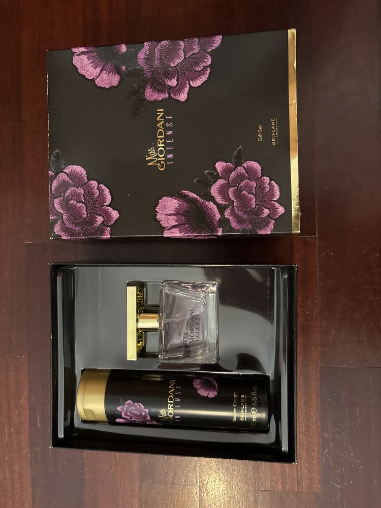 Perfume e Shower Cream