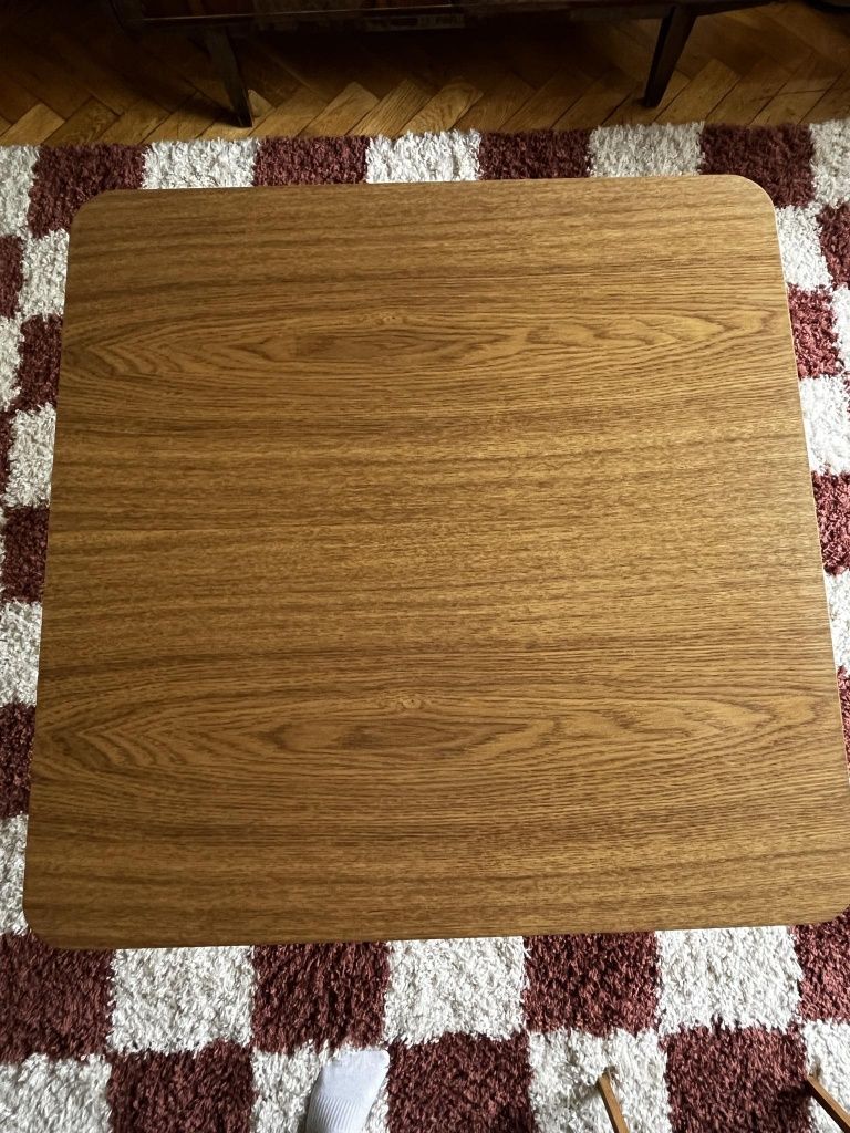 Kwadratowy stół w stylu skandynawskim 60x60