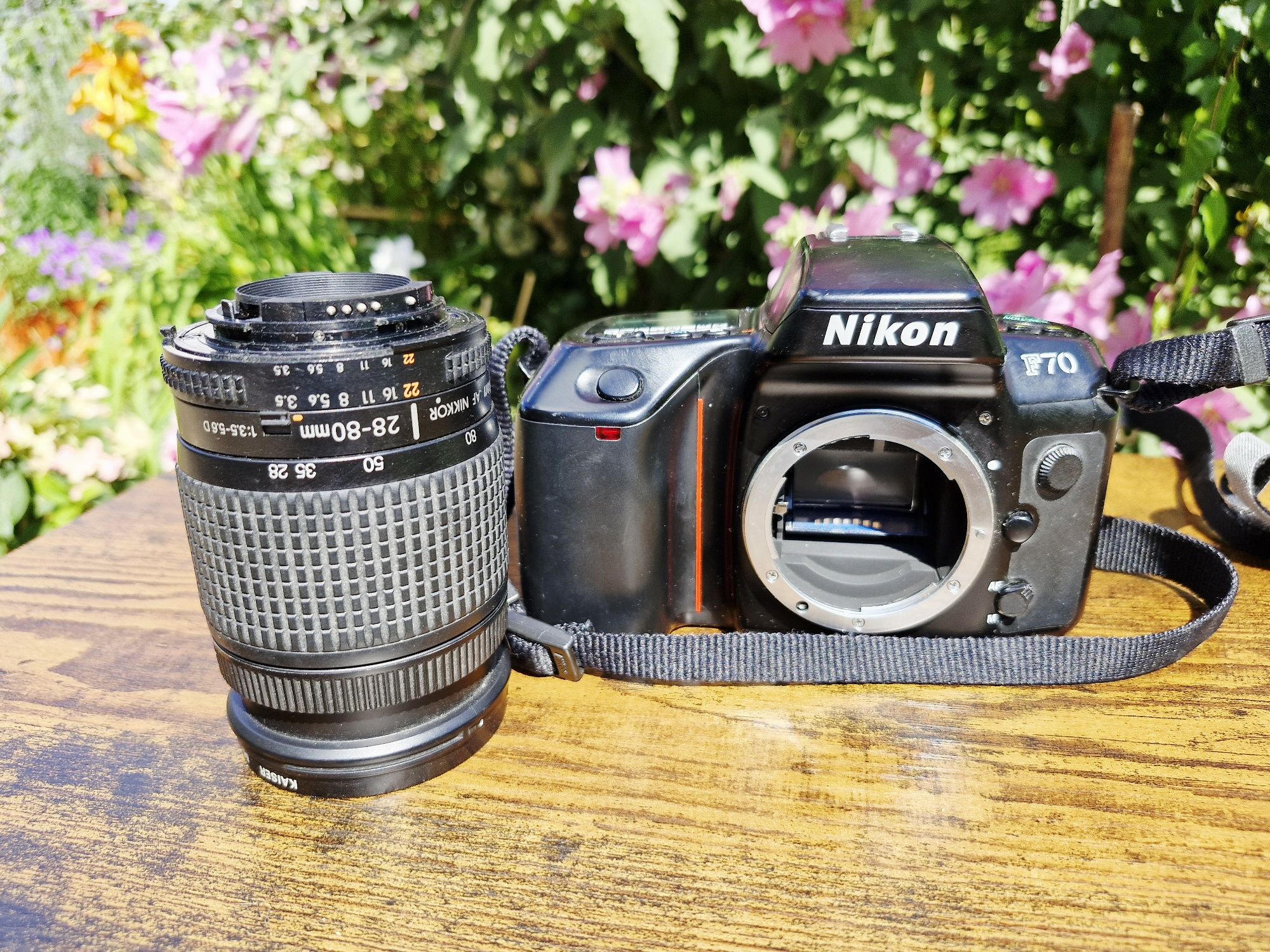 Aparat Fotograficzny Analogowy Nikon F70 Obiektyw Nikon Nikkor AF 28-8