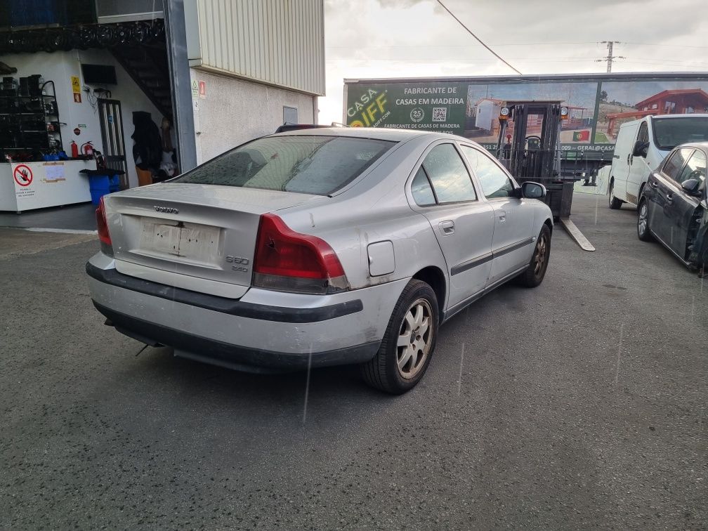 Volvo S60 2.4D de 2002 para peças