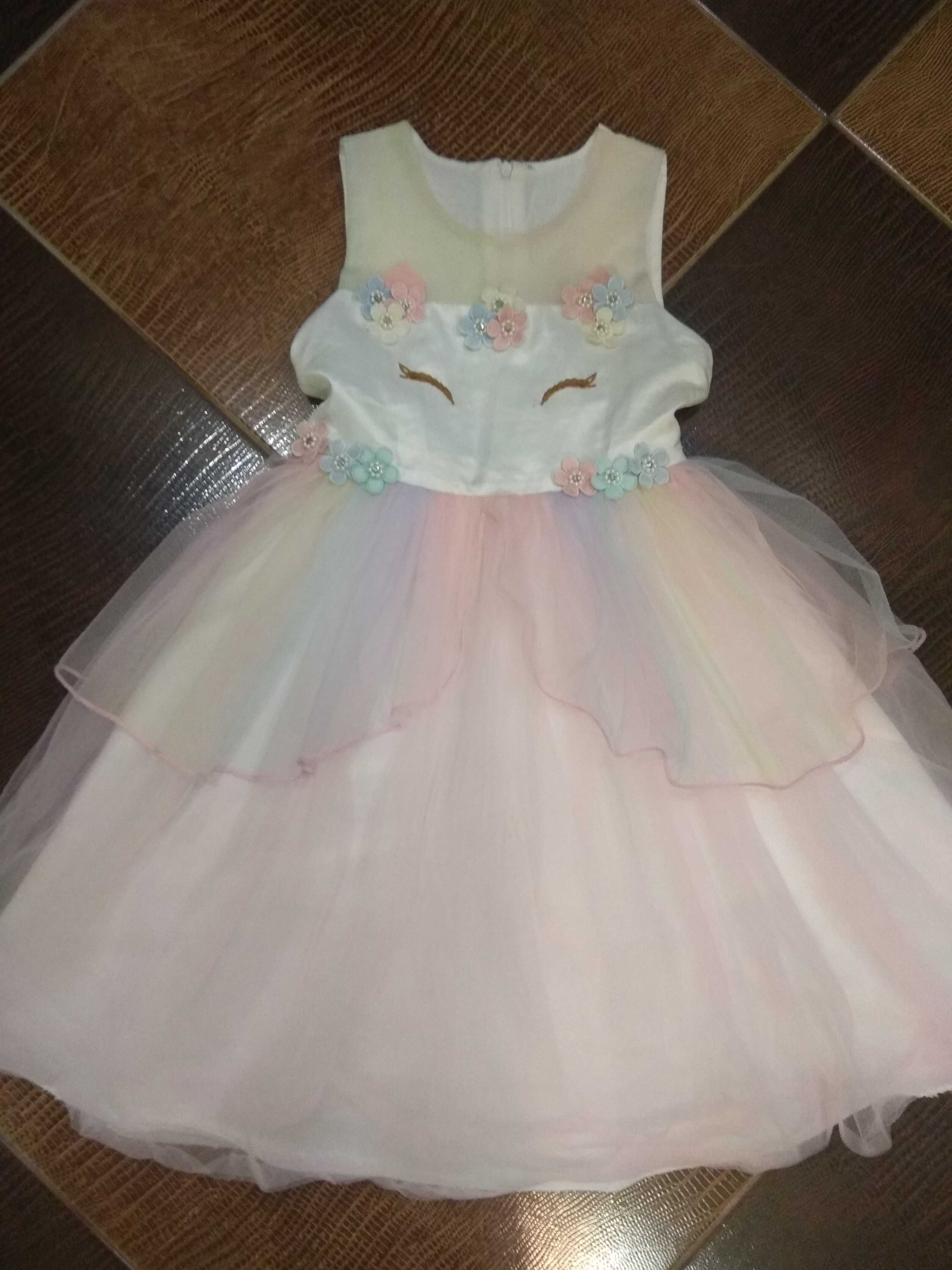 Красивое детское платье