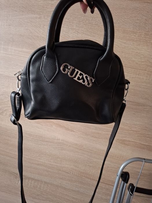 Torebka guess listonoszka czarna