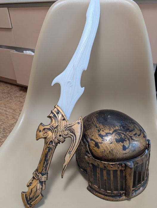 Шолом і меч, рука