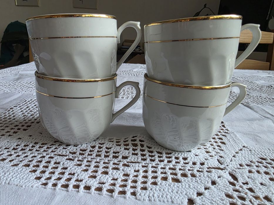 4 filiżanki porcelanowe Wałbrzych białe pozłacane KLASYKA