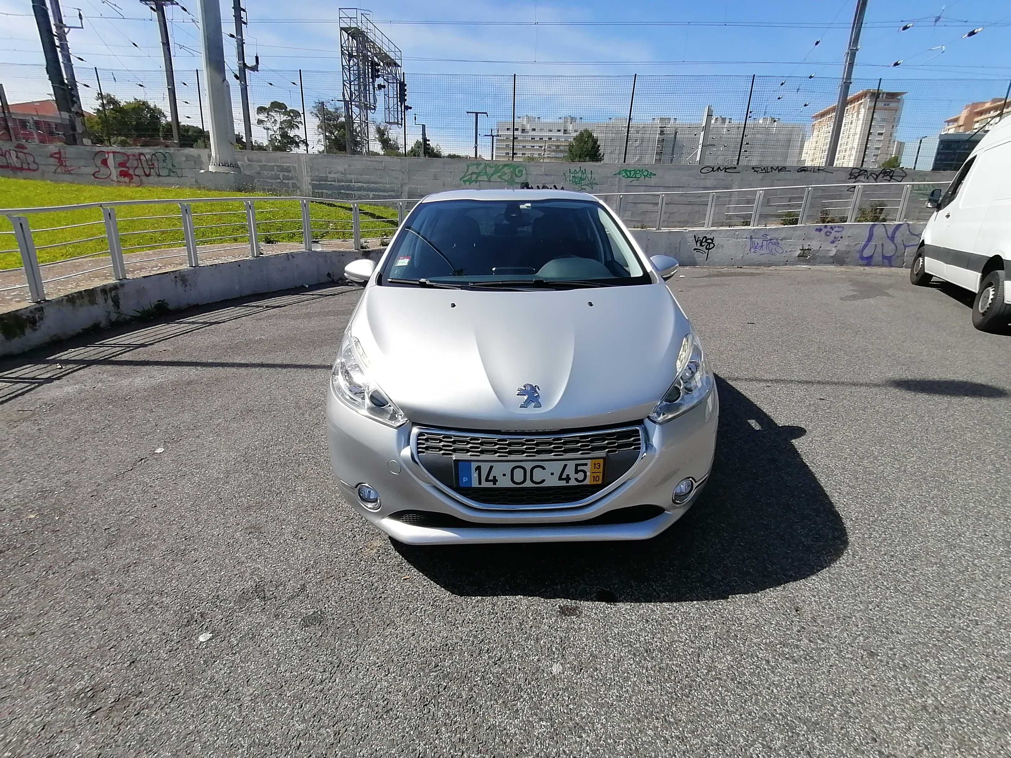 Peugeot 208 1.2 VTI  2013