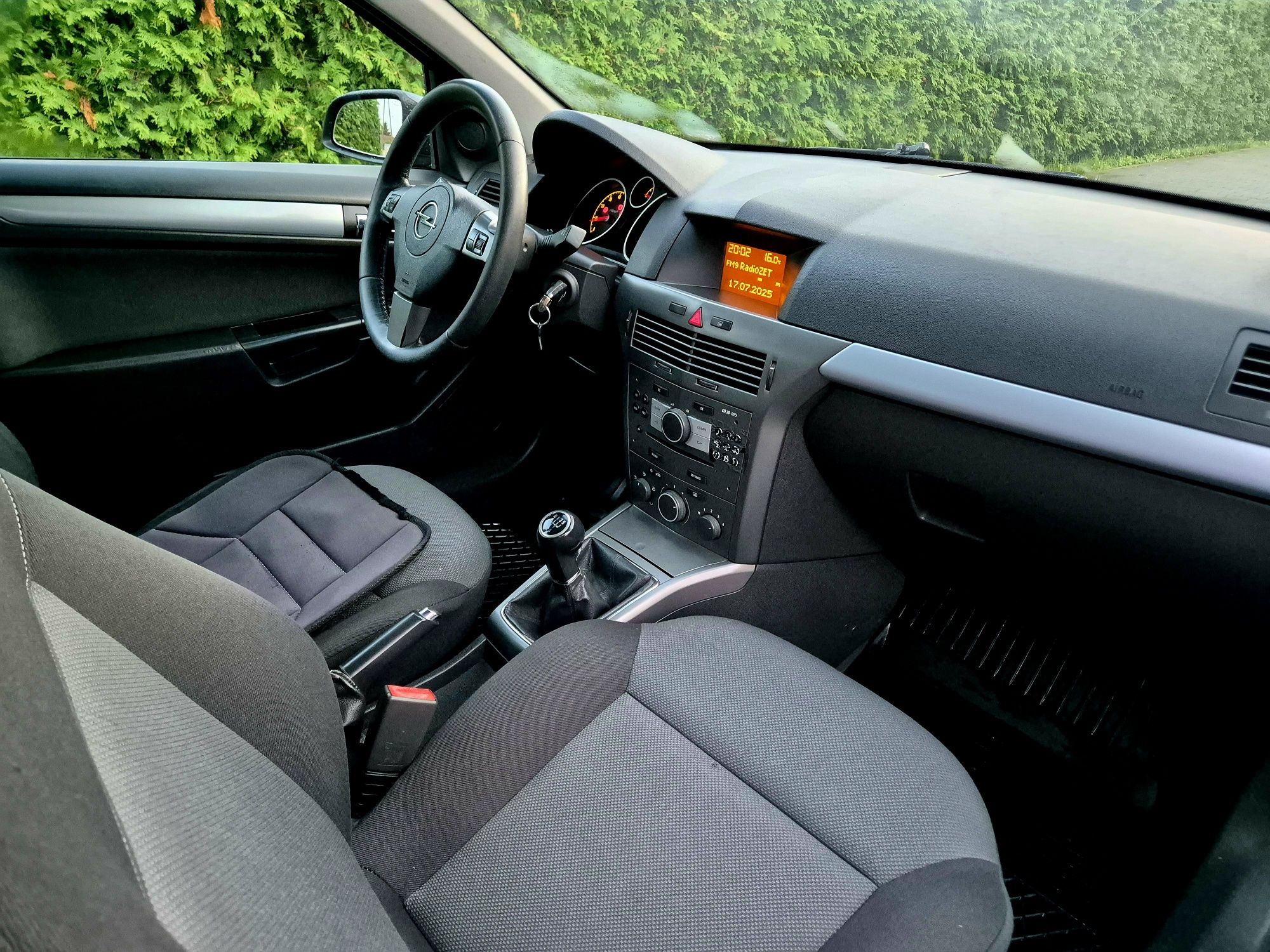 Opel Astra 1.4 benzyna 2007r od emeryta długo opłaty klima hak isofix