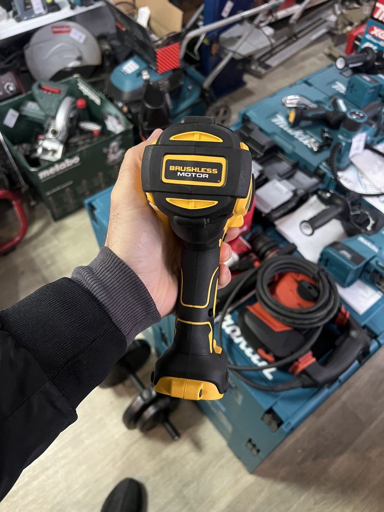 Гайковерт ударний DeWalt DCF899N