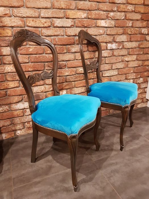 Stare krzesła ludwikowskie po renowacji