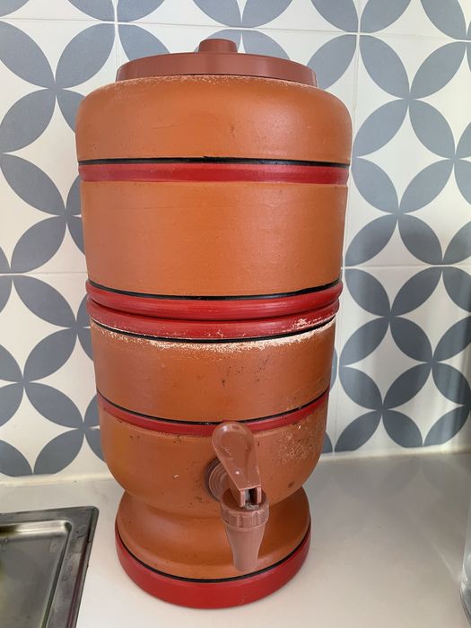 Filtro de barro de 2 litros com pouco uso