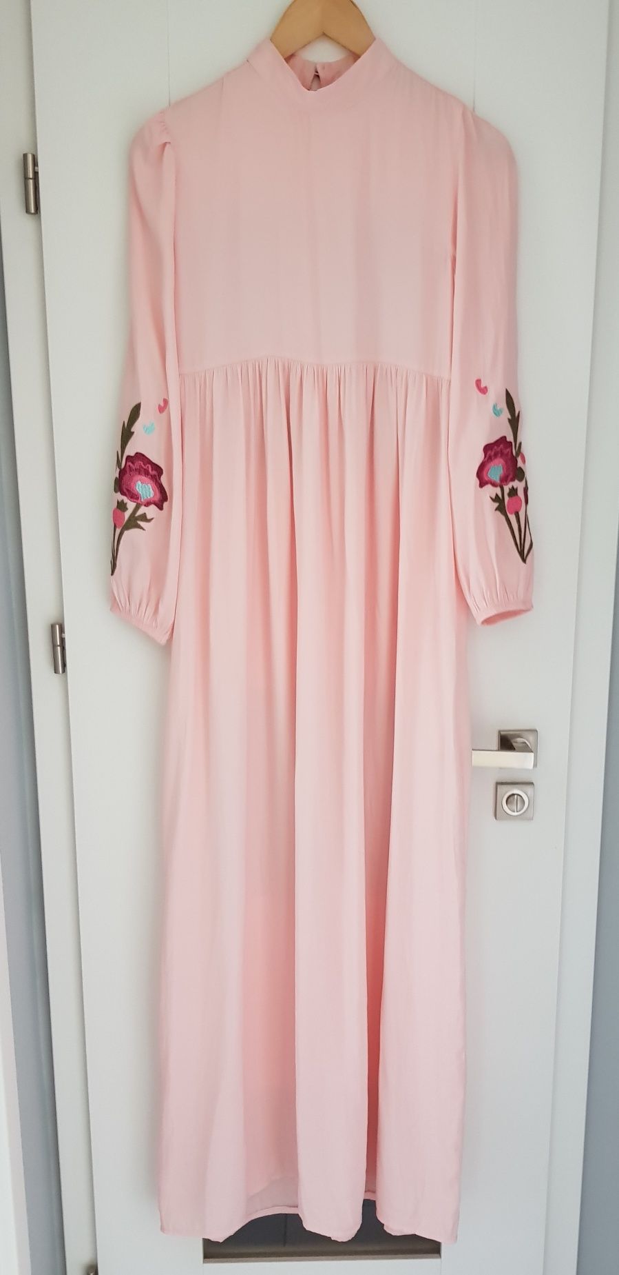 Różowa długa sukienka-Tunkay Öztürk