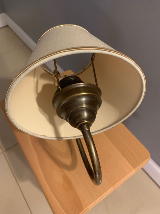 Kinkiet boczny w kolorze brudne złoto