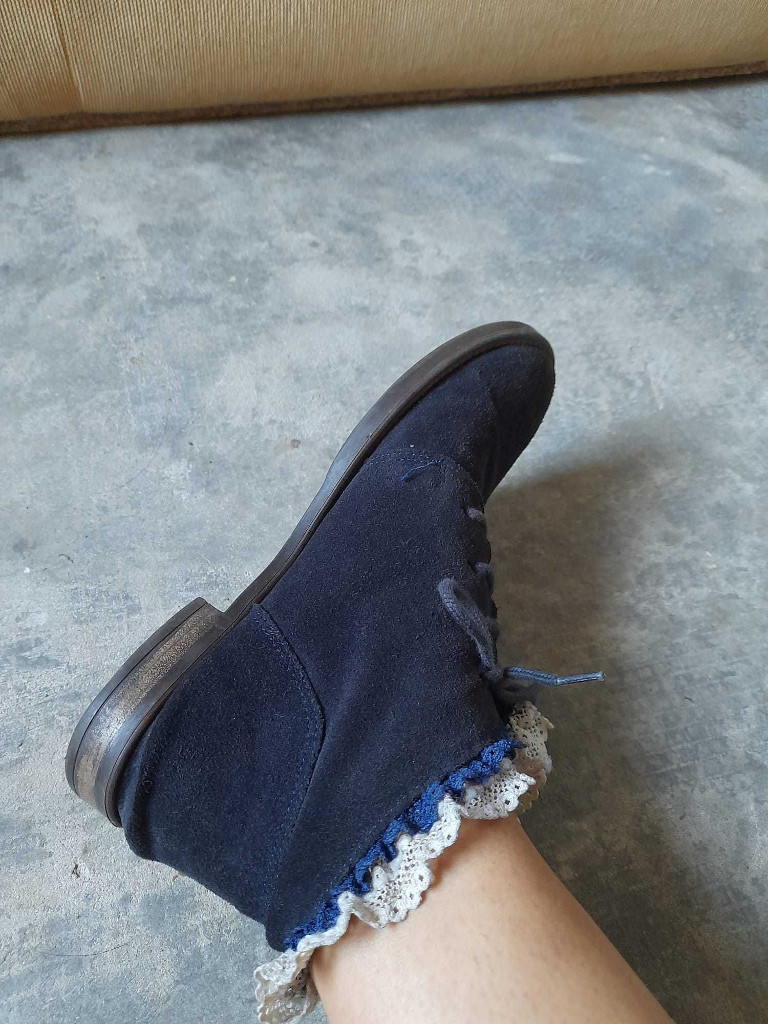 Botas camurça azul renda