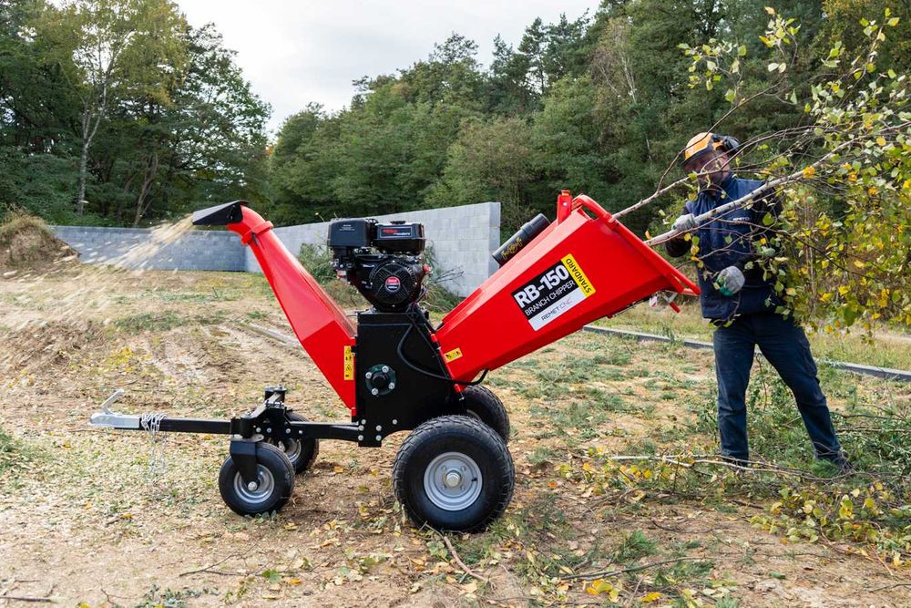 Rębak spalinowy REMET RB-150 == rozdrabniacz do gałęzi