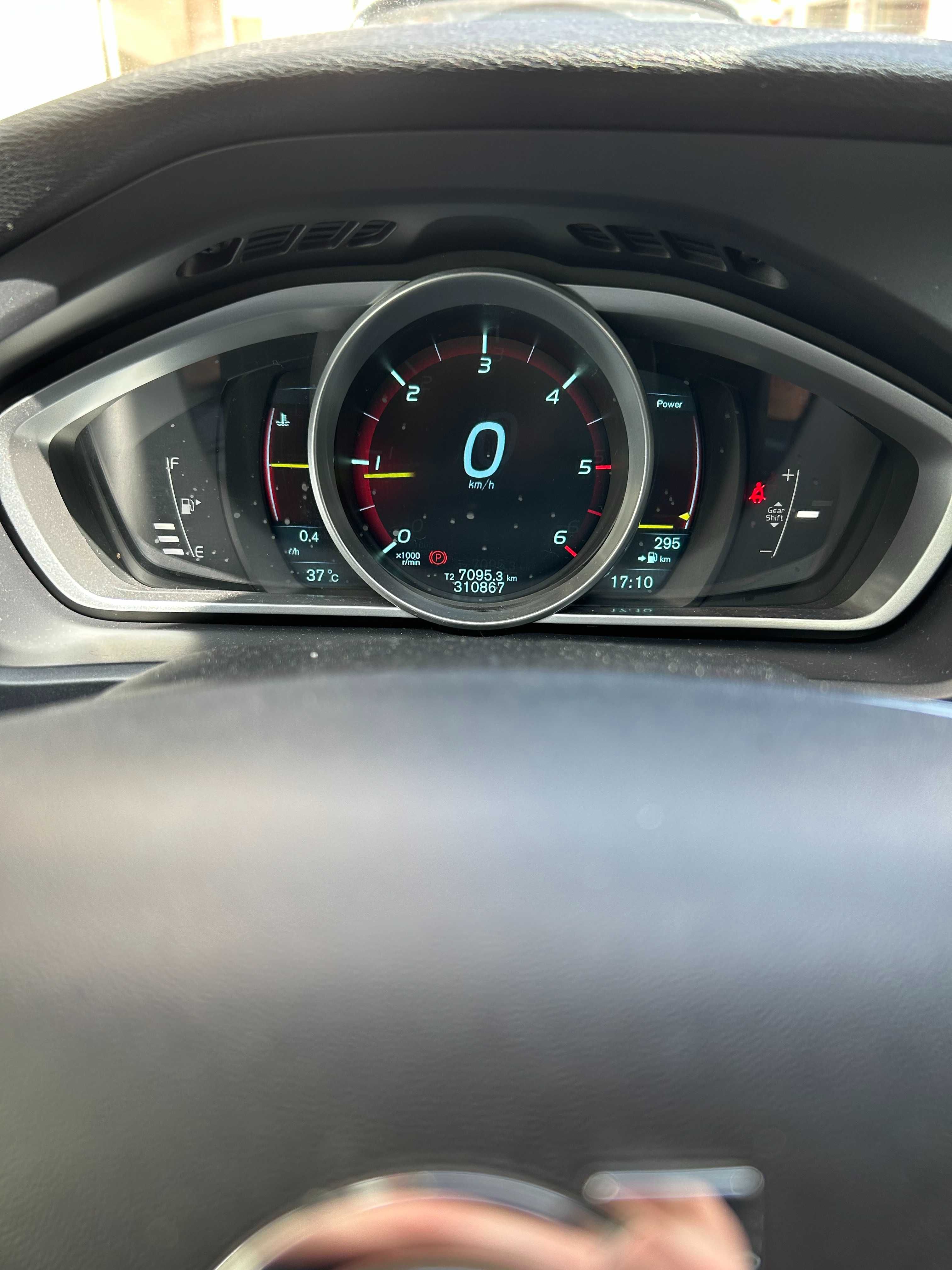 Volvo V40 1.6 D2 R-Design