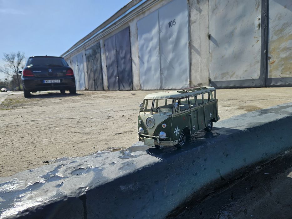 Metalowy samochód dekoracja retro