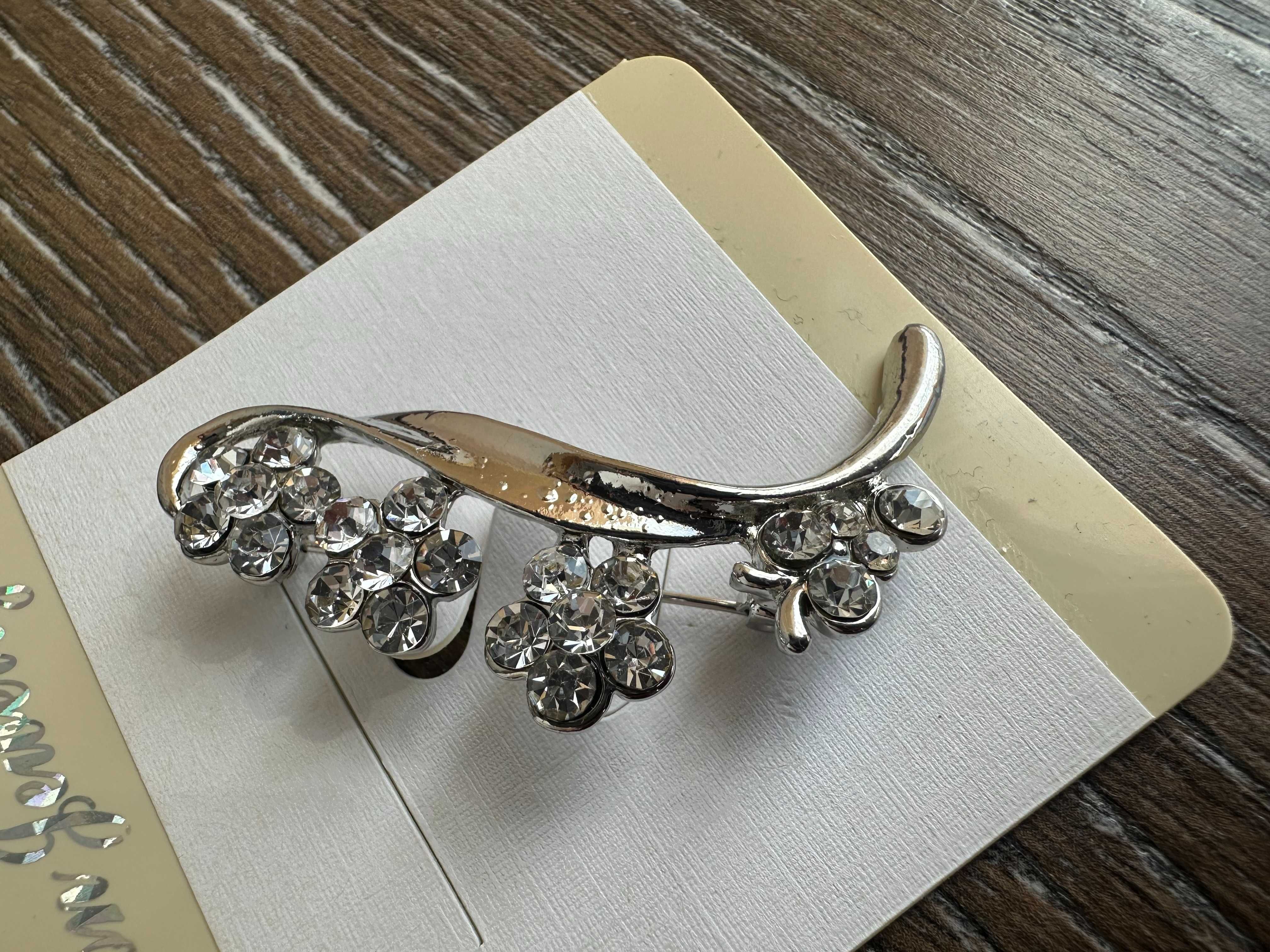 Piękna broszka Fashion Jewelry wzór kwiat srebrny kolor Nowa z metką