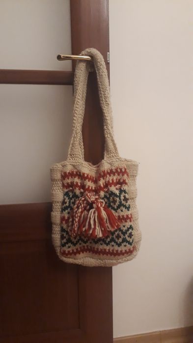 Zara Torebka na ramię w stylu góralskim - wielkość A4