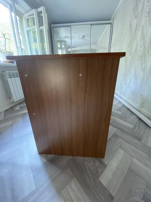 Письменный стол .