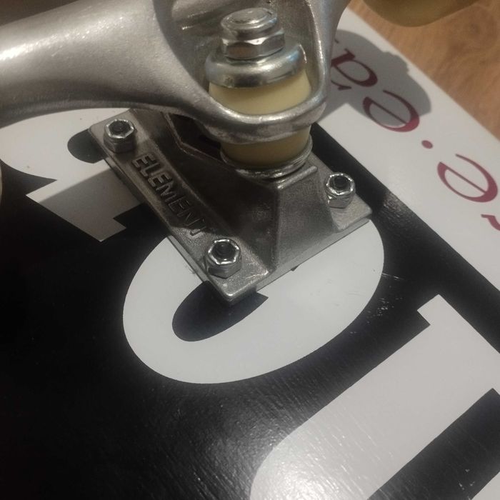 Skate element muito novo